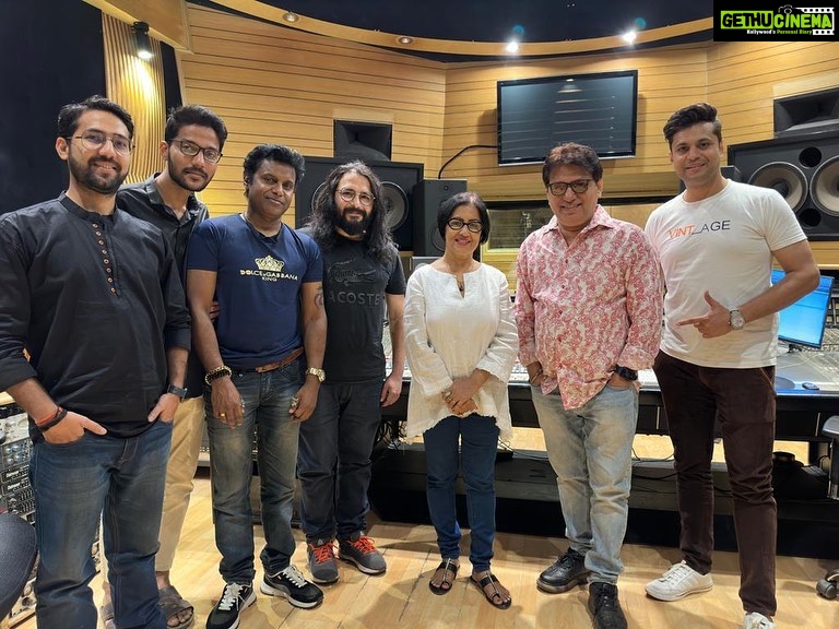 Madhushree Instagram - Yesterday recorded a very melodious duet with #amitmutreja , music by #sanjayrajgaurinandan at #krishnaaudio #aamirshaikh # prashantbeybaar #vijayladekar #shomuseal #waseemkazi #melodious #music #singer