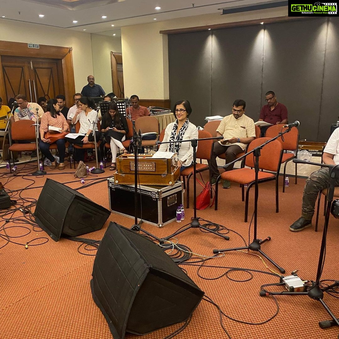 Madhushree Instagram - rehearsal for coming 11th show in Dom NSC. Big band . #skmusicworks #anupjalota #jaintemple #jain