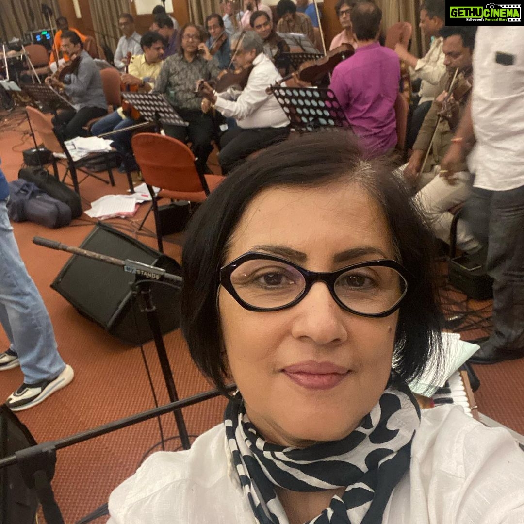 Madhushree Instagram - rehearsal for coming 11th show in Dom NSC. Big band . #skmusicworks #anupjalota #jaintemple #jain