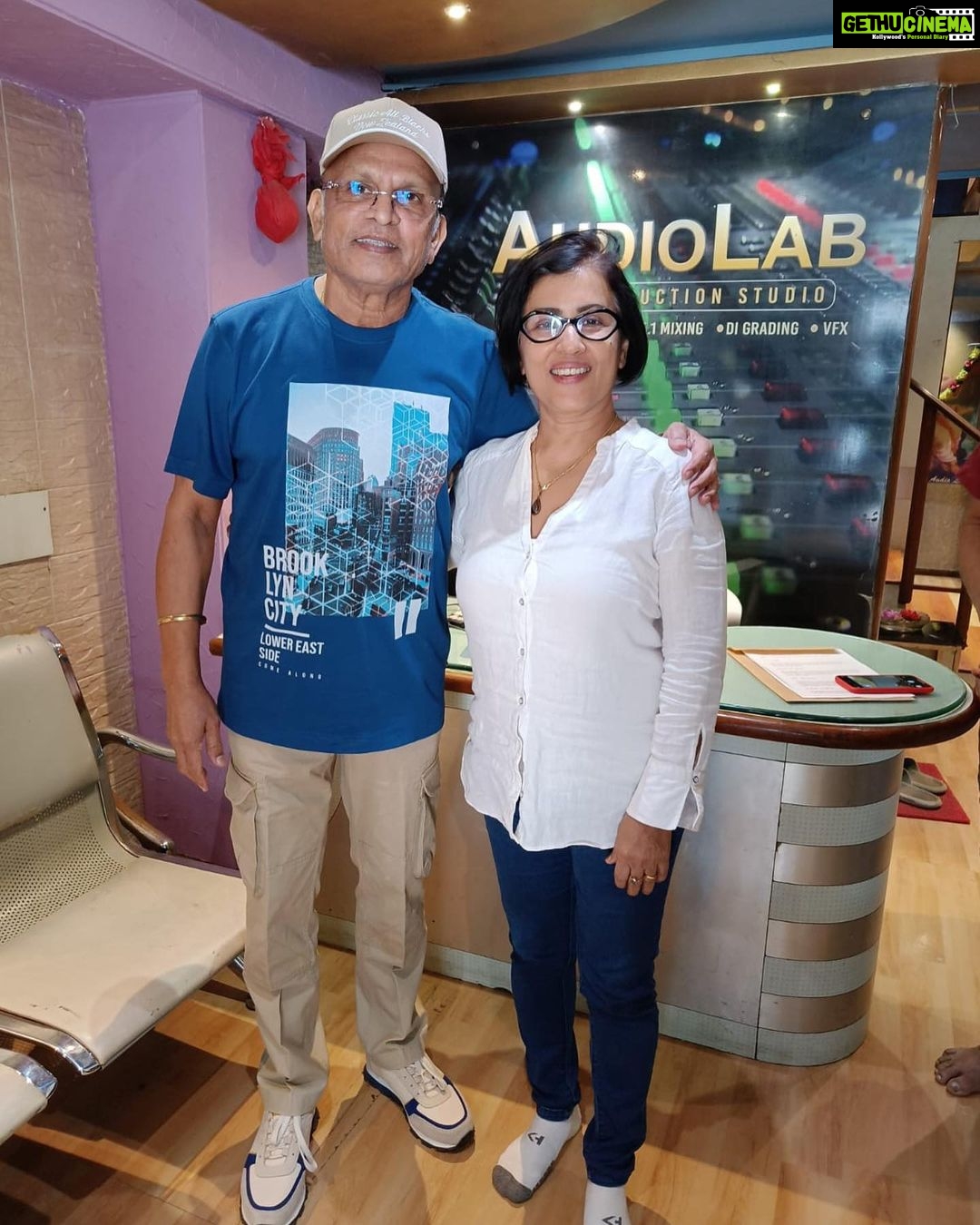 Madhushree Instagram - My upcoming project Recording with #annukapoor ji was a great experience . He is such a knowledgeable person. #annukapoor #studio #recording #music #musician #song #singer #singing #voice #artist #art #vocalist