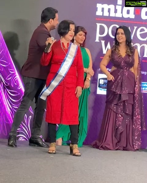 Madhushree Instagram - #iconicvoice of the year . #middaypowerfulwomenawards2023 #amrutafadnavis #amrutafadnavisfanclub #wardhanadiadwala #wardakhannadiadwala #women #awards #iconic #voice #power #powerful #iconicvoice #musician #music #singer #singing #song #songwriter #playbacksinger #mallipoo