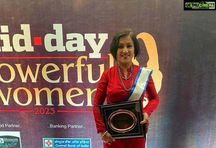 Madhushree Instagram - #iconicvoice of the year . #middaypowerfulwomenawards2023 #women #awards #iconic #voice #power #powerful #iconicvoice #musician #music #singer #singing #song #songwriter #playbacksinger #mallipoo