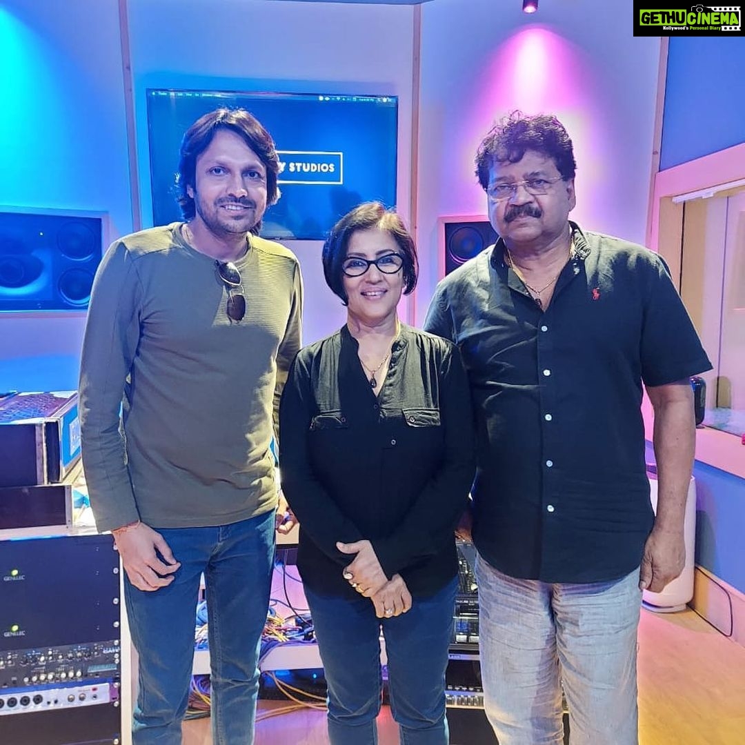 Madhushree Instagram - Recorded 2 songs of the film #loverays . #gratitudestudio #robbybadal #manojkrishna #film #music #singer #song #voice #corras #instagood #instagram #instavoice #instasong #instamood #instamusic #rajapal #anubhavsuman #sayanchakraborty