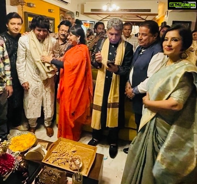 Madhushree Instagram - All legends are in one frame . #anupjalota #mohammadhussien #ahemedhussain #jaspindernarula #drsomaghosh #ashokekhosla #anumalik #prithvi #chandandas #music #ghazal #padmashri #bhajan #ghanshyam #sanjaytandon #vivekprakash