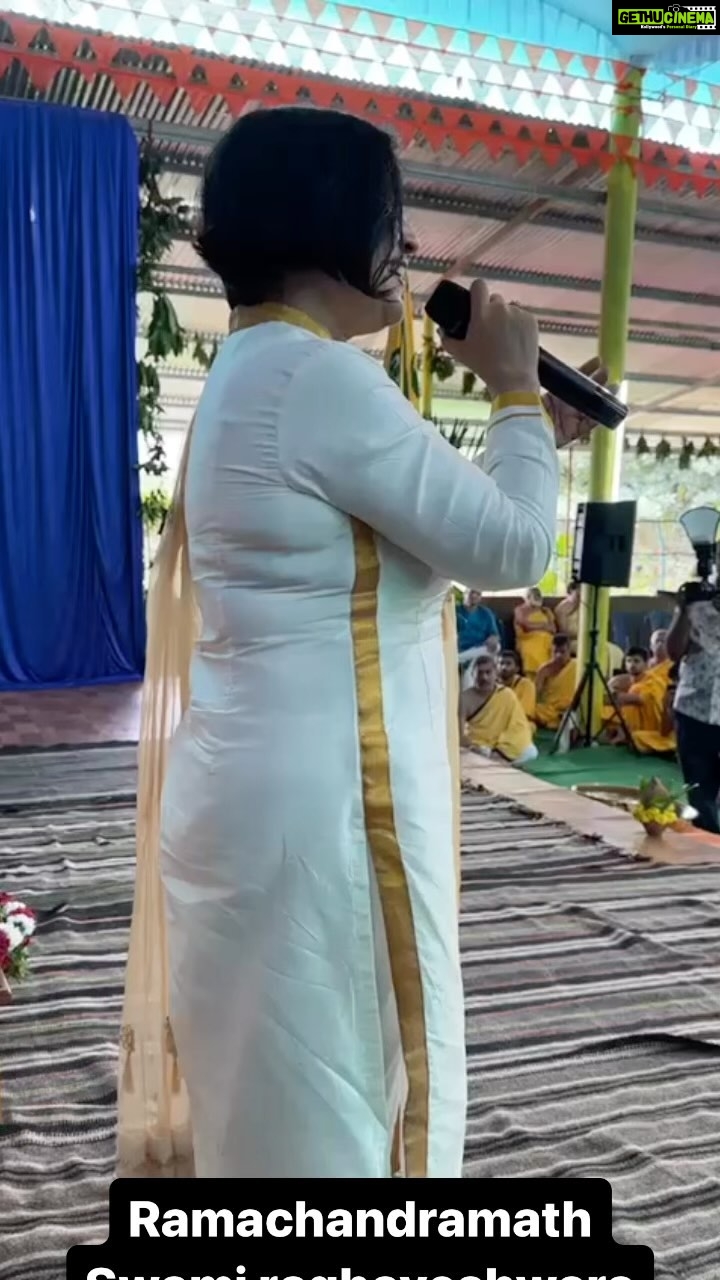 Madhushree Instagram - #gurupurnima #ramachandrapuramatha #swami #raghaveshwarabharati #shankaracharya #gokarna #karnataka #sojazara #bahubali2 #song #music