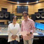 Madhushree Instagram – Yesterday recorded a very melodious duet  with #amitmutreja , music by #sanjayrajgaurinandan  at #krishnaaudio  #aamirshaikh # prashantbeybaar #vijayladekar #shomuseal #waseemkazi  #melodious  #music  #singer