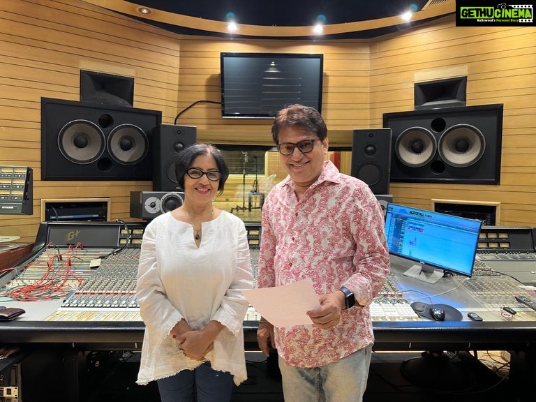 Madhushree Instagram - Yesterday recorded a very melodious duet with #amitmutreja , music by #sanjayrajgaurinandan at #krishnaaudio #aamirshaikh # prashantbeybaar #vijayladekar #shomuseal #waseemkazi #melodious #music #singer