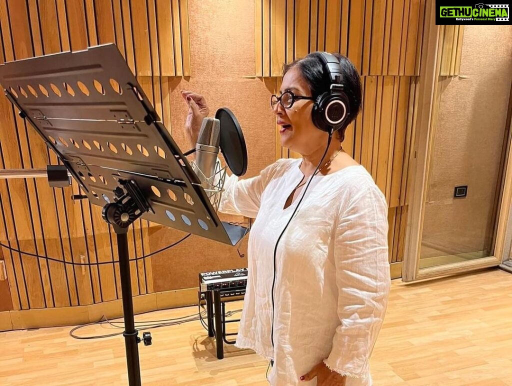 Madhushree Instagram - Yesterday recorded a very melodious duet with #amitmutreja , music by #sanjayrajgaurinandan at #krishnaaudio #aamirshaikh # prashantbeybaar #vijayladekar #shomuseal #waseemkazi #melodious #music #singer