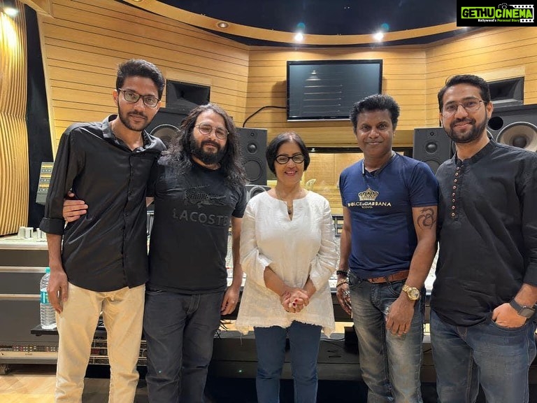 Madhushree Instagram - Yesterday recorded a very melodious duet with #amitmutreja , music by #sanjayrajgaurinandan at #krishnaaudio #aamirshaikh # prashantbeybaar #vijayladekar #shomuseal #waseemkazi #melodious #music #singer