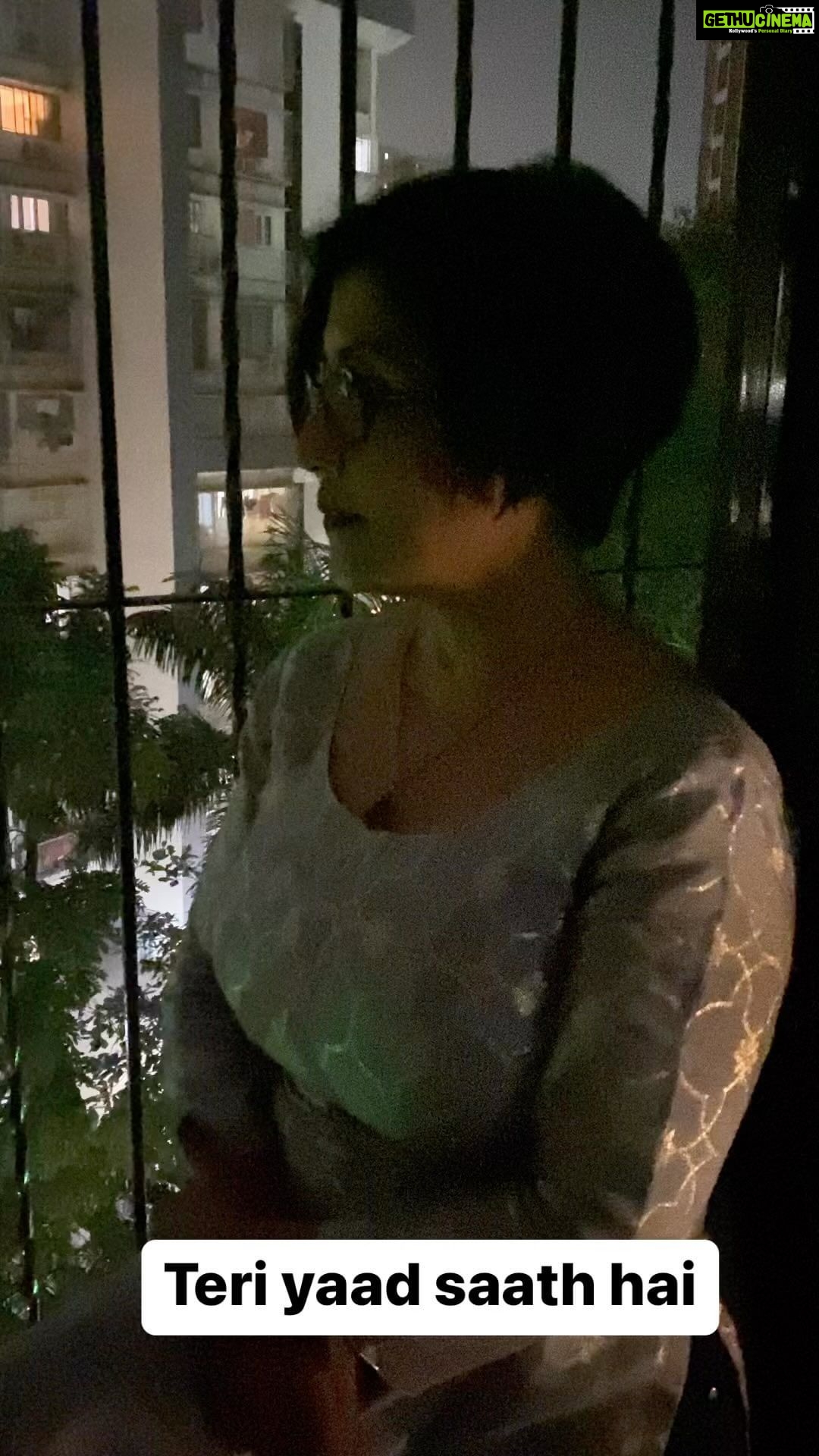 Madhushree Instagram - Teri yaad Sath hai .. #teriyaadsaathhai . #music #song #musician #singer #singing #songwriter #artist #voice #art #nature #love #emotional #moment #lover #remember #feelings #sad