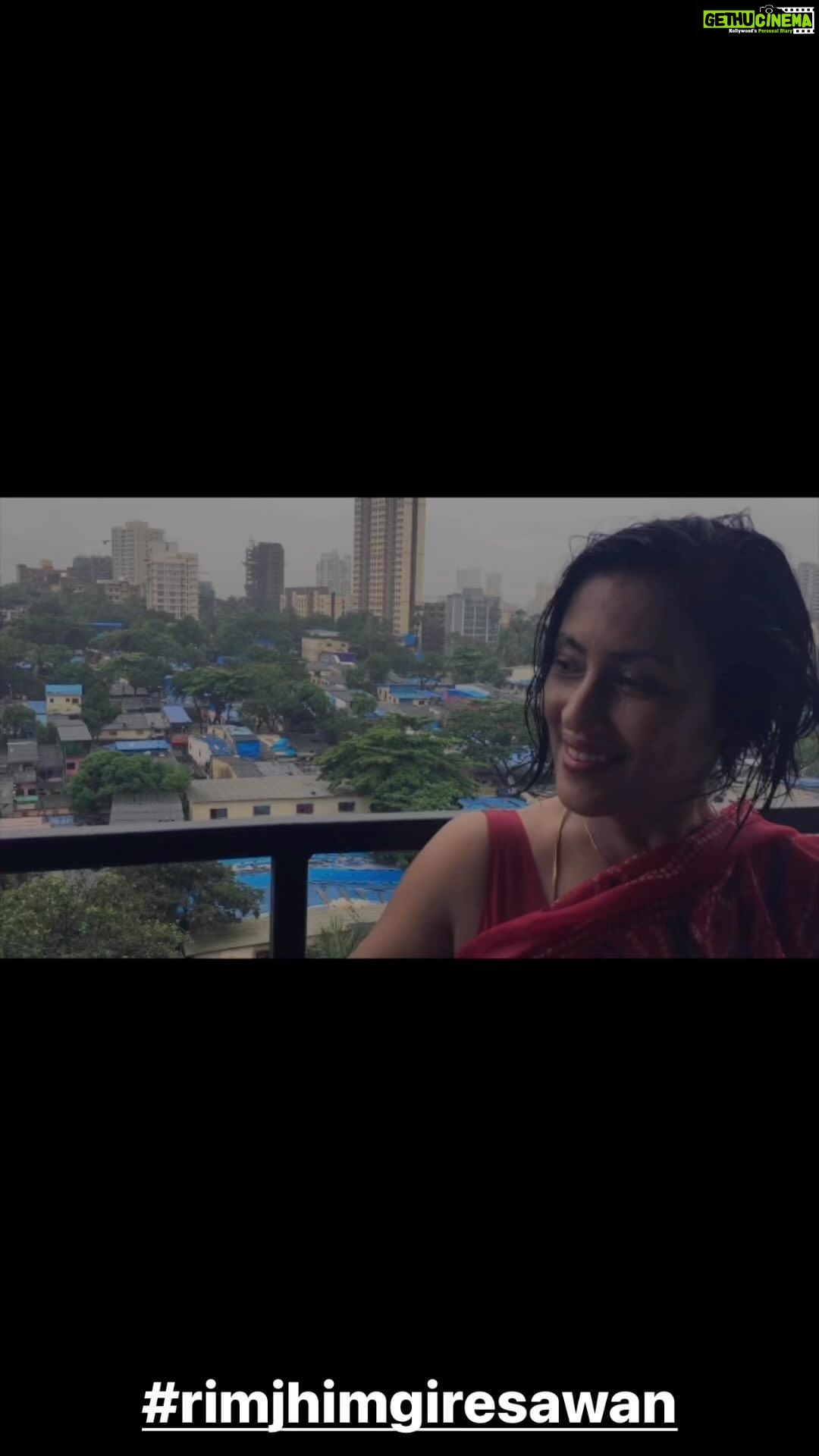 Madhushree Instagram - #enjoying #rain #sawan #saavan #singing #song #dancing #barish #rimjhimgiresawan #rdburman #musical #musicalrain