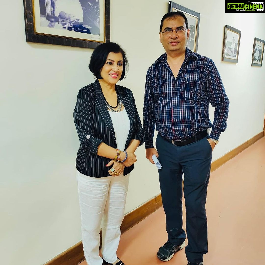 Madhushree Instagram - Today It was a wonderful interaction with #kamalji great environment #vividbharati #akashvaani #mumbai #kamalsharma #zubairkhan #stationdirector #renuchaturvedi