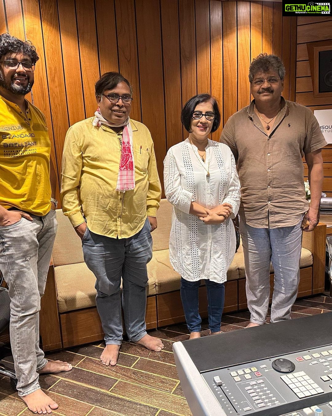 Madhushree Instagram - Enjoying the mixing after recording a song of a upcoming film. #recording #film #song #singing #music #lyrics #robbybadal #manojkrishna #emsquarestudios #recordist