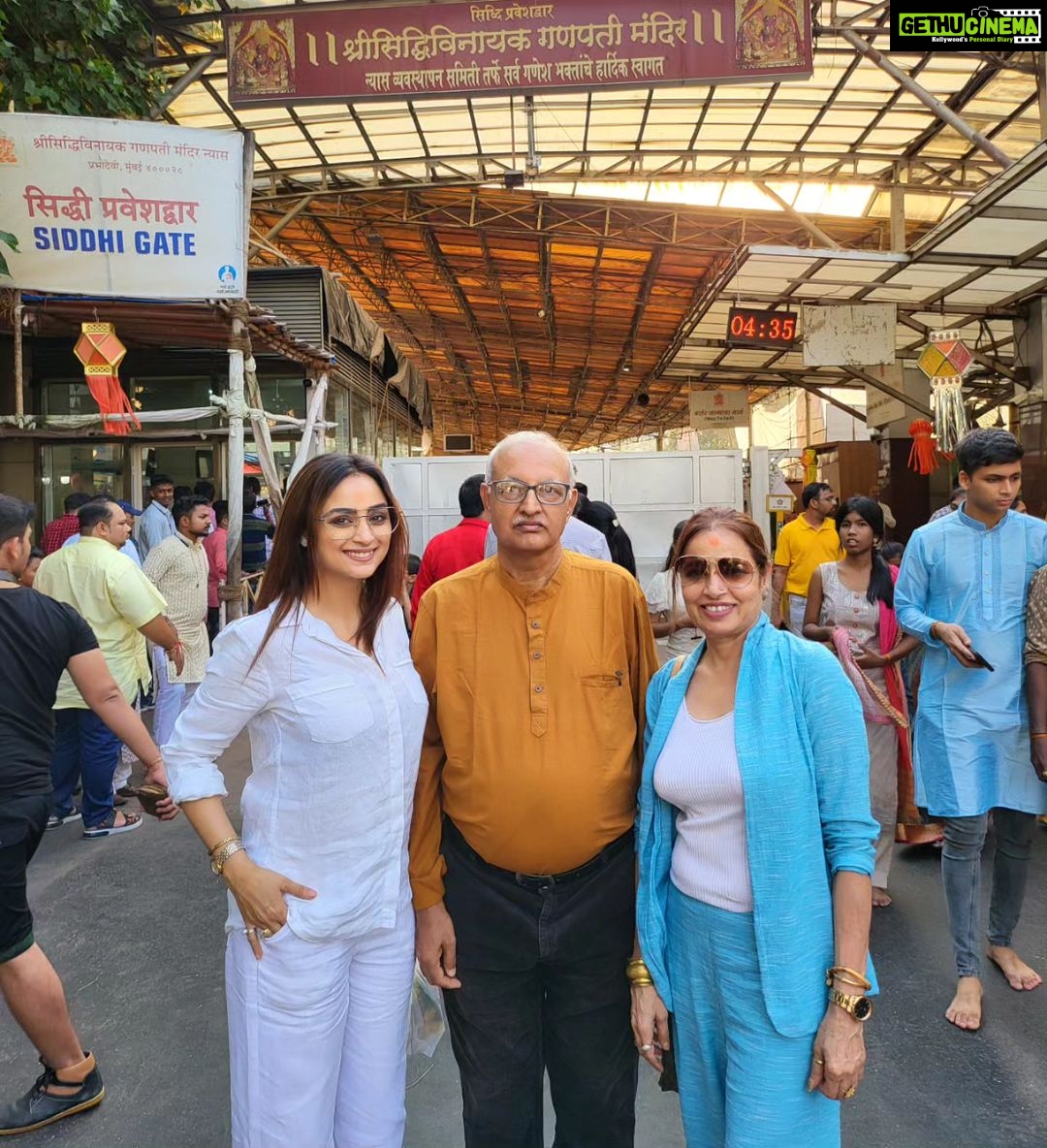 Madirakshi Mundle Instagram - Like father, like daughter, I see so much of myself in you, papa. And truth be told, there’s nobody else in this world I would rather take after. I mean that from the bottom of my heart. You taught me how to think deeper, listen better, and love stronger. Thank you for being in our life Thank you for taking care for your health for us You are very strong Papa. You are The Energy! We need you every day . I love u to the moon and back. Happy birthday to you and bestest wishes for today, papa. Happy birthday 🎂 My papa ♥️