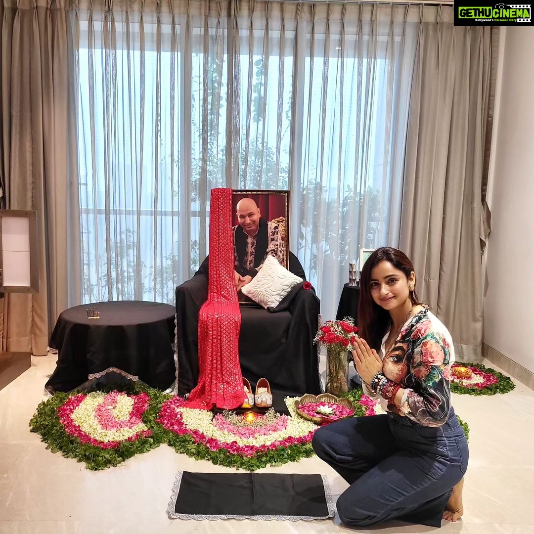 Madirakshi Mundle Instagram - #jaiguruji❤️