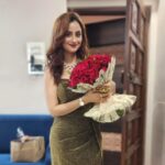 Madirakshi Mundle Instagram - Surprise partyyy 🥳 . Thanks to my awesome friends and family for the super duper fancy surprise! Loveddd itt!! *reposting again as last post got deleted*