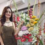 Madirakshi Mundle Instagram - Surprise partyyy 🥳 . Thanks to my awesome friends and family for the super duper fancy surprise! Loveddd itt!! *reposting again as last post got deleted*