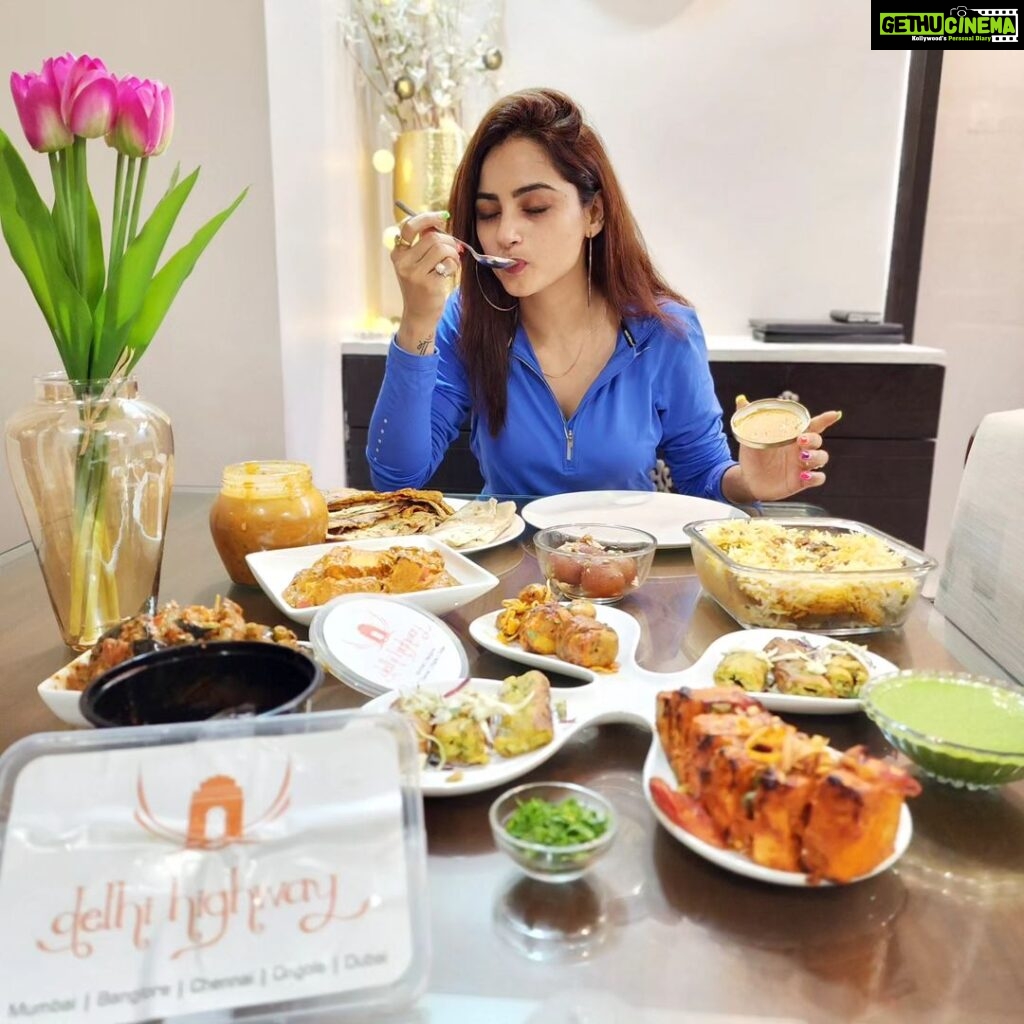 Madirakshi Mundle Instagram - @atdelhihighway The place that you will repeatedly visit for the food! Some of the best memories are made over food. My own vegetarian heaven! Drop in and bite into all the chef specials to sate your good food pangs. 😋 I loved the Dal Makhni ❤😋😋😋😋