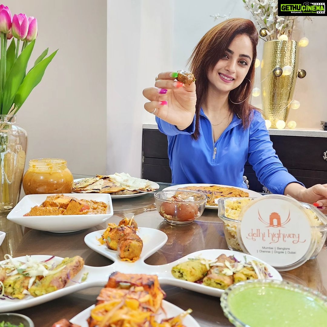 Madirakshi Mundle Instagram - @atdelhihighway The place that you will repeatedly visit for the food! Some of the best memories are made over food. My own vegetarian heaven! Drop in and bite into all the chef specials to sate your good food pangs. 😋 I loved the Dal Makhni ❤️😋😋😋😋