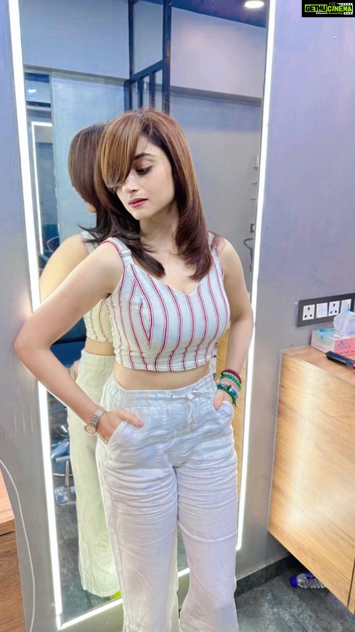 Madirakshi Mundle Instagram - @madirakshi_ poses after a hair transformation πππ For appointment @sameersalmani @sameersalmanitheartist Ph. 8108160716 #sameersalmani #sameersalmanitheartist #madirakshi #madirakshi_ #hairtransformation #bandrasalon #bollywood #trendingreels Sameer Salmani The Artist- Salon & Academy