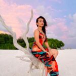 Mahima Makwana Instagram – #TravelWithLSA: The lovely Mahima Makwana (@mahima_makwana) visited the Maldives for the very first time and even though she isn’t much of an island girl, her experience was one she’ll cherish for a lifetime. Talking about her stay, Mahima shared, “Maldives had always been on my list because of the scenic beauty.
Floating in the ocean and kayaking were some of the best things I experienced. It’s always very humbling to visit different countries, explore and try different cuisines.”

📷- @shardul.deodhar 
@goldcoastfilmsofficial 
Styling – @krishi1606 
Wearing – @khushburathodlabel 
Accessories- @priyaasijewelry Cocoon Maldives