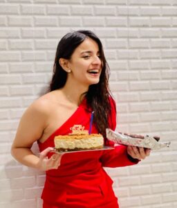 Mahima Makwana Instagram - thankyou for all your love and lovely wishes. ♥️✨

#24