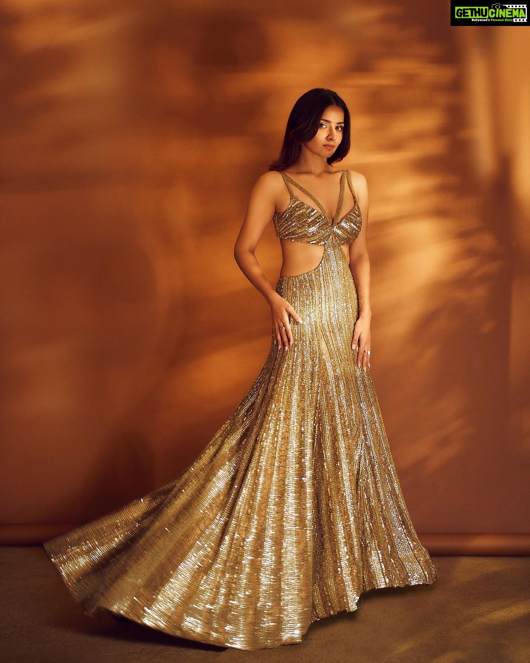 Mahima Makwana Instagram - For @iifa #iifaawards2023 Wearing - @nikhitatandon Accessories- @milsilaccessories Heels - @sana.k.official Styled by - @krishi1606 HMU - @sakbagasramua Photographer- @rohnpingalay W Abu Dhabi – Yas Island