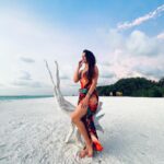 Mahima Makwana Instagram – #TravelWithLSA: The lovely Mahima Makwana (@mahima_makwana) visited the Maldives for the very first time and even though she isn’t much of an island girl, her experience was one she’ll cherish for a lifetime. Talking about her stay, Mahima shared, “Maldives had always been on my list because of the scenic beauty.
Floating in the ocean and kayaking were some of the best things I experienced. It’s always very humbling to visit different countries, explore and try different cuisines.”

📷- @shardul.deodhar 
@goldcoastfilmsofficial 
Styling – @krishi1606 
Wearing – @khushburathodlabel 
Accessories- @priyaasijewelry Cocoon Maldives