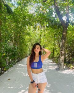 Mahima Makwana Instagram - messy hair, don’t care. 🏝️✨

@cocoonmaldives 
@thecocooncollection 
@goldcoastfilmsofficial
#cocoonmaldives #thecocooncollection