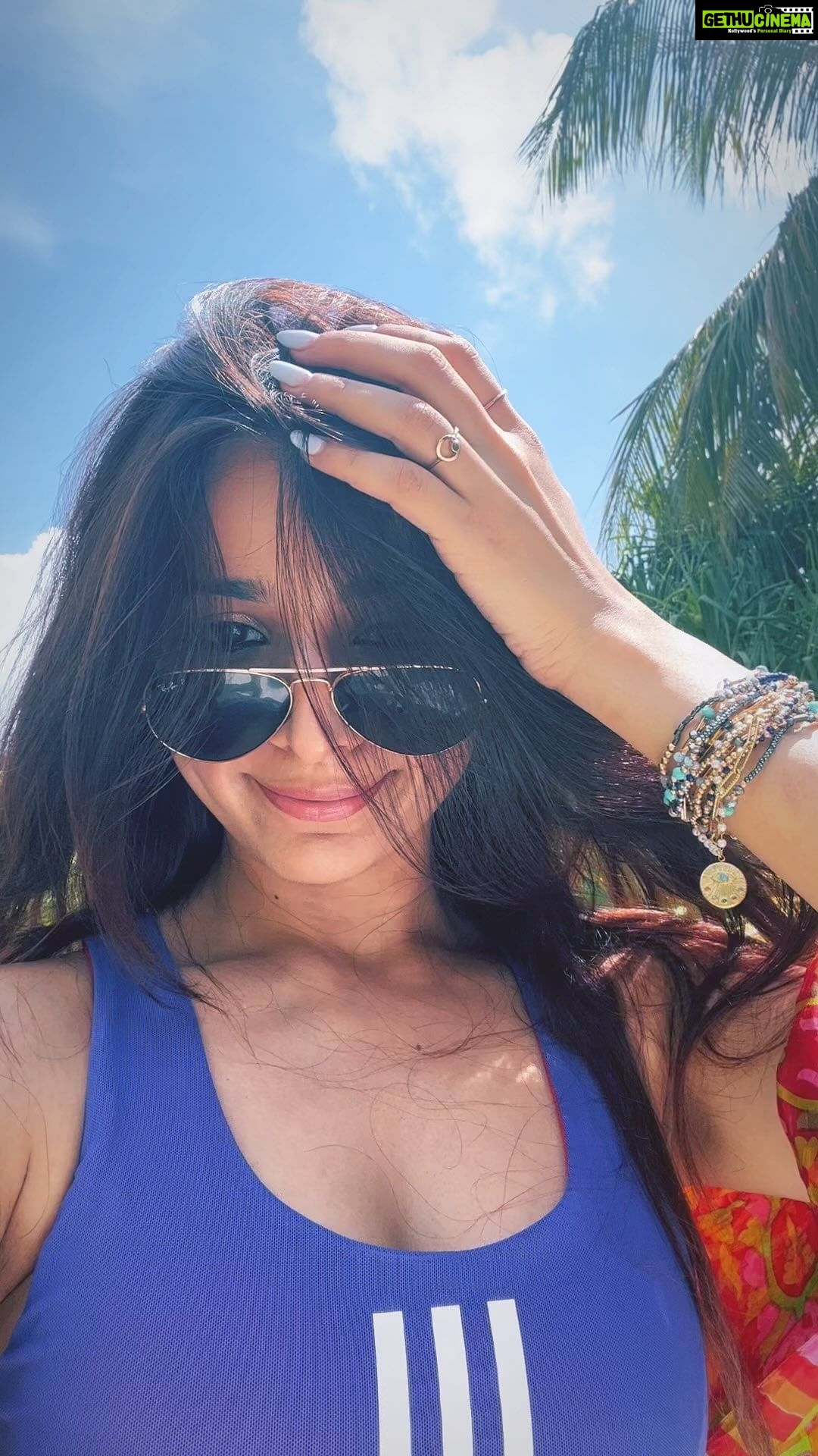 Mahima Makwana - 185.4K Likes - random video dump! 🌻💜