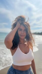 Mallika Sherawat Instagram - Perfect Sunday 🌞🌴 #californiavibes 
.
.
.
.
.
.
.
.
 #palmtrees #beachlove #ocean #getoutside #planetearth #naturegram #naturebeauty #natureshots #naturelover #loveit #positivemindset #abundancemindset #positiveminds #colorful #happyheart #happyplace #happythoughts #creativedesign #creativedaily #creativedesigner #positive #passion #openheart #positivemind #celebration #canon5dmarkiv