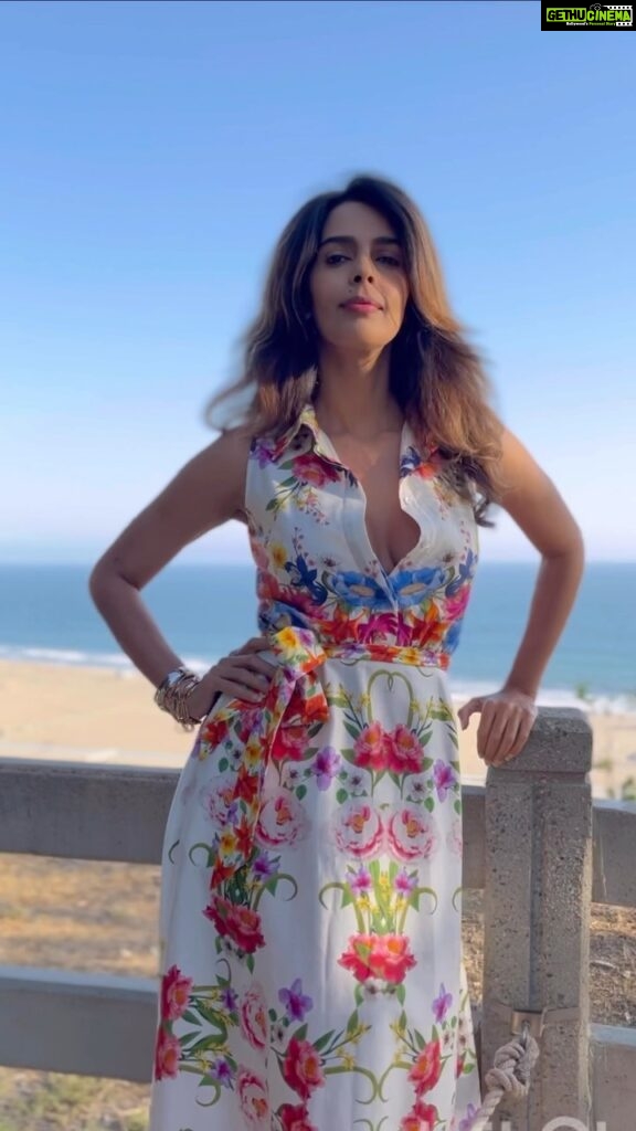 Mallika Sherawat Instagram - Having a really good day, hairs bouncy & shiny, outfits on point, feeling confident.Love days like these 👸🏻 . . . . . . . . #elegant #summerdress #sayyestothedress #redcarpetdress #highheels #respect #spreadlove #goodenergy #dreamsdocometrue #allyouneed #alwayspositive #resonance #onelife #changeiscoming #positivethinking #positivemindset #lifeisbeautiful #liveyourlife #goodvibesalways mylookoftheday #streetstyle #classyoutfit #outfitgram Los Angeles, California