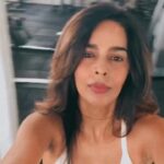 Mallika Sherawat Instagram – Feeling on top of the world after a great workout 🏋️‍♂️endorphins kickin’ in 🤩 wearing @alo @aloyoga 
.
.
.
.
.
.
.
.
.
.
 #fitnesslove #fitnessvideo #workoutday #fitnessgram #fitnessaddicts #fitnessinfluencer #fitnessforlife #lovefitness #fitnessjunkie #fitnessgirlmotivation #ilovefitness #loveforfitness #lovelifefitness #ilovehighfitness #fitnessblogger #fitnesslovers #fitgoals #fitnessinspiration #fitnessmotivation #fitnesslife #fitnessmode #fitnessguru Los Angeles, California