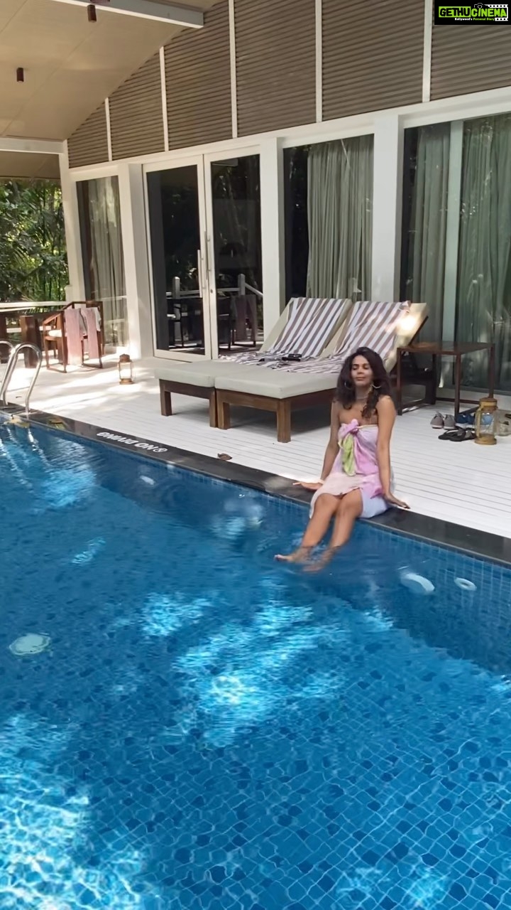 Mallika Sherawat Instagram - Have a relaxing weekend everyone, take a break from the hustle bustle of the city , recharge your batteries, enjoy some pure fresh air π΄π¦π . . . . . . #reelkarofeelkaro #reelitfeelit #weekendgetaway Andaman & Nicobar Islands