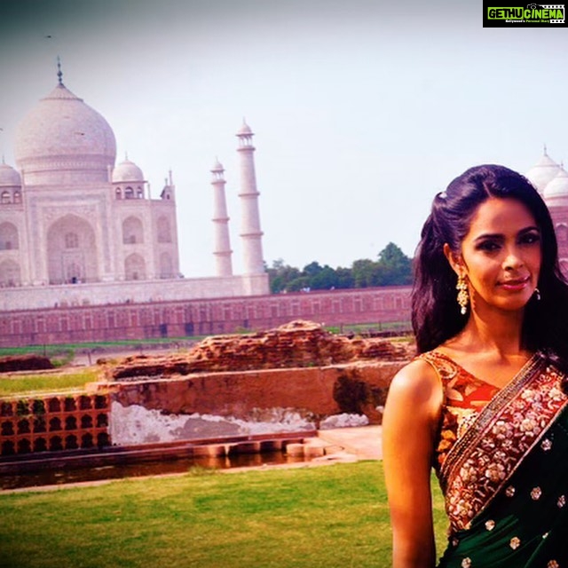 Mallika Sherawat Instagram - The Taj Mahal is beyond the power of words,it’s the loveliest of monuments, the most beautiful in the world …. . . . . . . . . #tajmahal #tajmahalindia #tajmahalagra #taj #historic #lovely #loveit #lovethis
