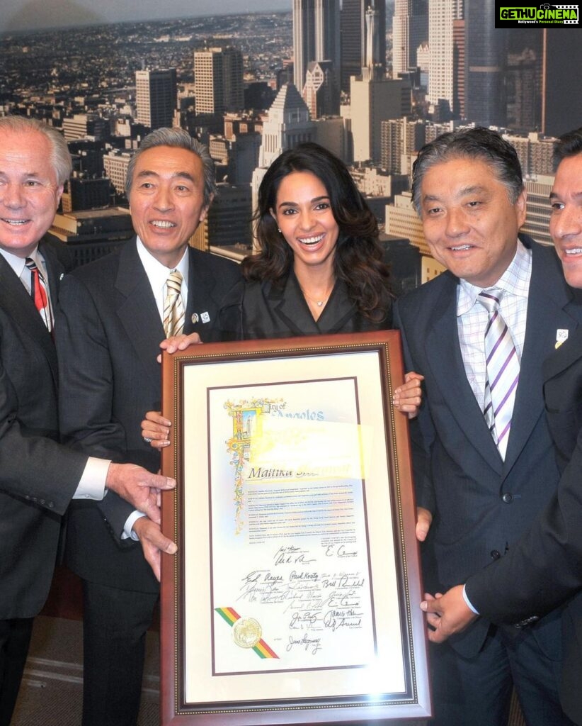 Mallika Sherawat Instagram - Throwback to when I was honored at the Los Angeles city hall by the mayor of Los Angeles & council members, City of Los Angeles showed me so much appreciation, love & respect. It’s a day that’s etched in my memory forever . . . . . . . #proudindian #proud #losangeles #cityhall #losangelescityhall #honor #honorary #gratefuleveryday #respectwomen #honoraryresolution #honoraryguests #tbt