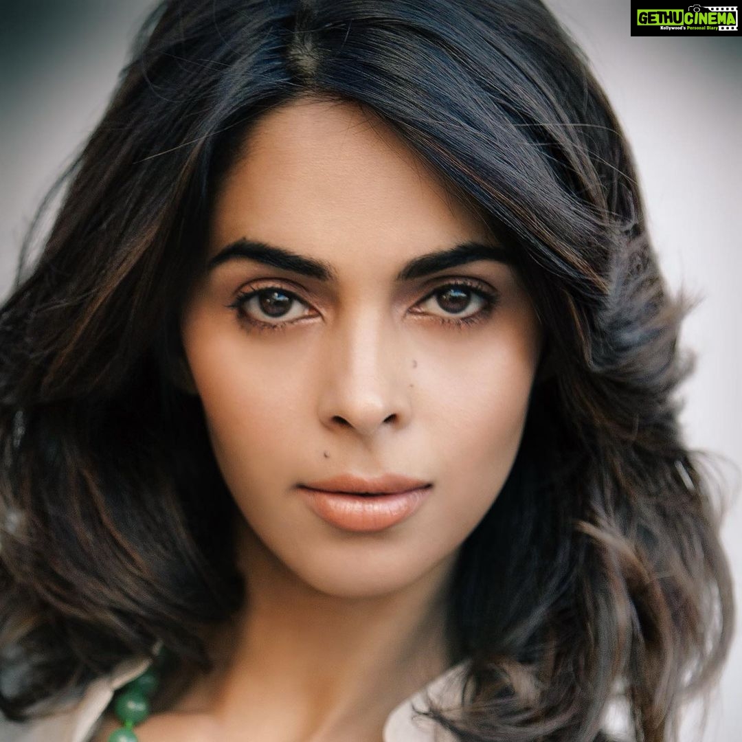 Mallika Sherawat Instagram - Close ups 🎬 . . . . . . . . . . #onthisday ...