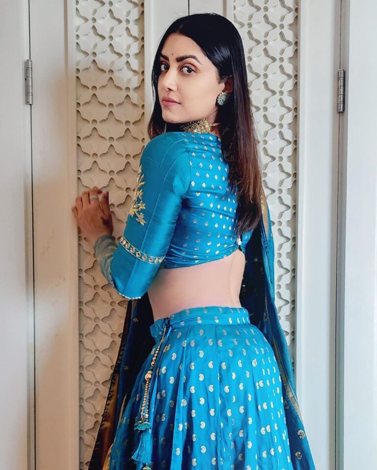 Mamta Mohandas Instagram - Never be afraid to align yourself in a position of power. #sunday #quotes #blue #fashion #desi #friendswedding #bangalore Outfit : @kalyansarees The Ritz-Carlton, Bangalore