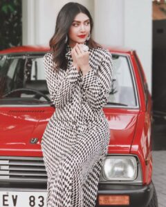 Mamta Mohandas Instagram - M&M striking a Classic .. always Class!

📸@sreekanth_kalarickal for @vanithamagazine 
HMU @renjurenjimar | @surya_ishaan | @sudhiar.hairandmakeup 
📍@portmuziriskochi
Text @gopinathvijeesh | Cover layout 
@layachandran._k | Color grading @michaelaerthedathu

#covershoot #covergirl #maruti @maheshummaruthiyum #maheshummaruthiyum #promotion #filmpromotion #cars #car #automobile #classic #photoshoot #photography #vanita #magazine