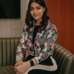 Mamta Mohandas Instagram - Color.. color.. which color do you want ? 🎨 Outfit @hrxbrand | Styling & HMU @mamtamohan #candidphotography by @pepperoncinophotography at @maheshummaruthiyum #promotion #casualwear #fashion #activewear #style #ownit