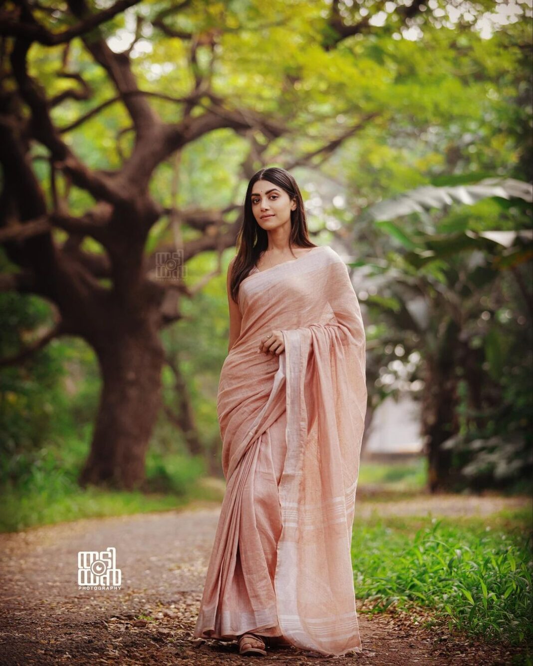 Mamta Mohandas Instagram - LIVE today to the fullest & LIVE 🔴 FROM TODAY in theaters near you @nidad_k_n @thadiyan.photography @livemovieofficial