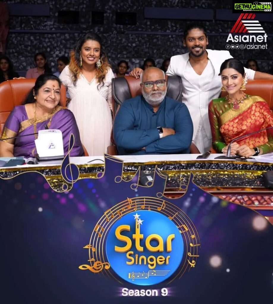 Mamta Mohandas Instagram - #SS9 മലയാളത്തിന്റെ ഏറ്റവും വലിയ സംഗീത റിയാലിറ്റി ഷോയ്ക്ക് തുടക്കം Star Singer Season 9 @kschithra @sitharakrishnakumar @vidhuprathap_official @mamtamohan #StarSingerSeason9 #MusicRealityShow #StarSinger #Asianet