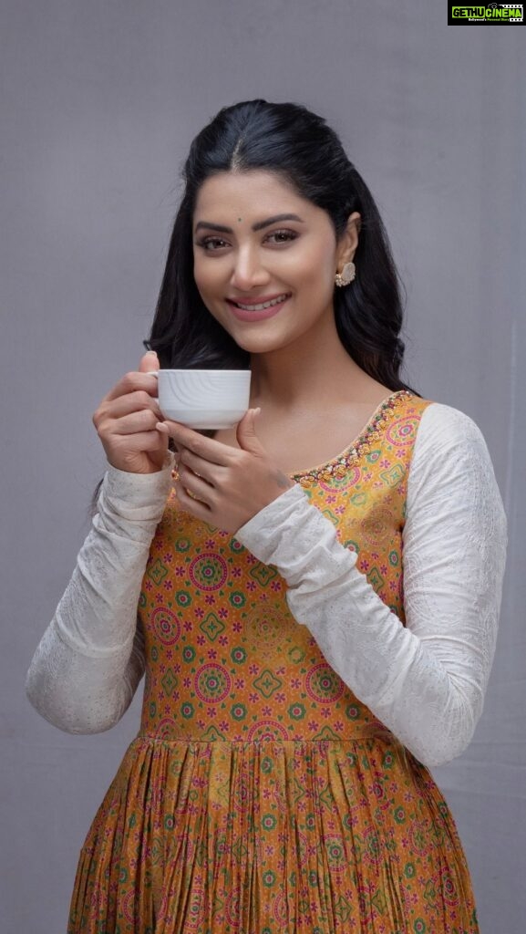 Mamta Mohandas Instagram - Enlighten your taste buds with a healthier alternative for sweetness. Double horse Jaggery powder - Smart and easy fit for your healthy lifestyle. With the richness of nutrients preserved in the natural jaggery, refined through tunnel drying and double stage filtration, Double Horse jaggery powder is very easy to use, free flowing and non sticky unlike its traditional self and free from its natural impurities. Let’s move a step closer to healthy living.. #Tasty #NamukkuCookCheythaalo #MamtaMohandas #goodfoodforall #manjilas #smartproductsfromdoublehorse #healthyfood #doublehorse #DoubleHorse #food #Manjilas #healthylifestyle #healthyeating #healthy #manjilascookingdiary #jaggerypowder #healthyliving #jaggery #sweetner #naturalsweetner #doublehorsejaggerypowder #DoubleHorseJaggeryPowder #Doublehorseproducts Client: Double Horse Featuring - Mamta Mohandas, Jins Baskar & Rohith Make up @renjurenjimar @surya_ishaan Hair by @sudhiar.hairandmakeup Concept & Production House: Makesense Advertising Director: Hariharan K Agency: Makesense Advertising Script: Gopi Makesense DOP: Prakash Velayudhan Costume: @jishadshamsudeen Online : Makesense Digital