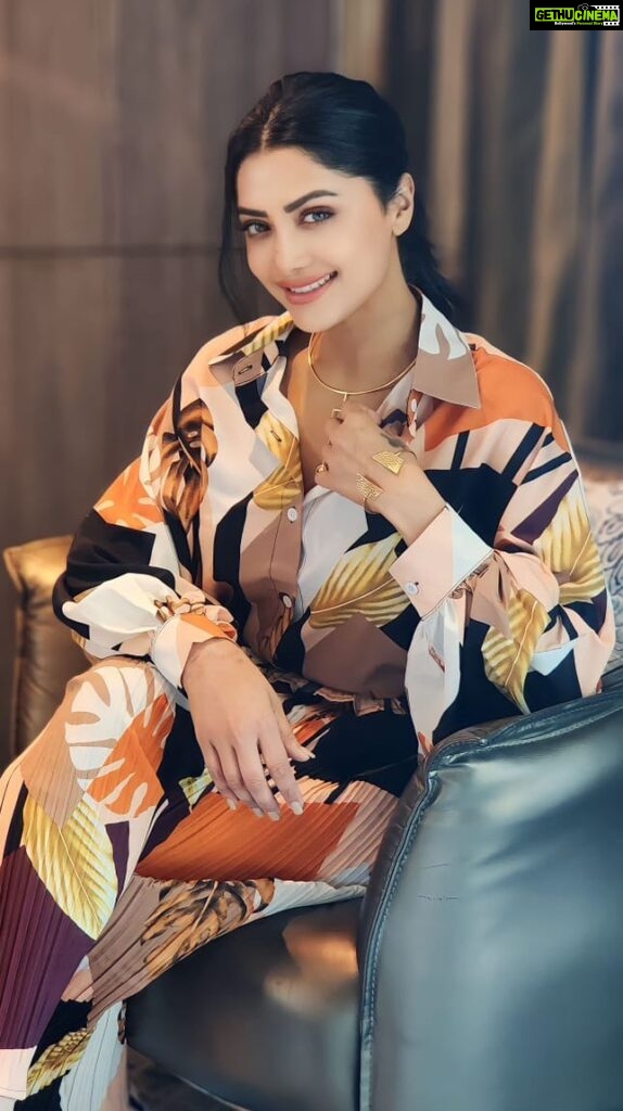 Mamta Mohandas Instagram - The best version of yourself… keeps getting better 🧡🤍🤎 makeup : @surya_ishaan stylist: @laamiya.c.k outfit: @western_lady_ jewelry : @kaya_online_ #fashion #style #casual #attitude #photo #actorslife