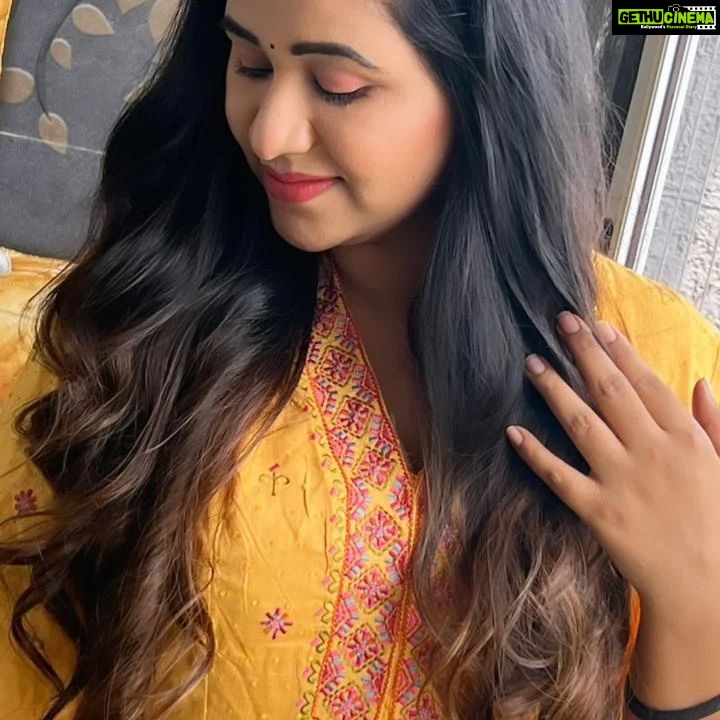 Manali Rathod Instagram - Happy Dussehra 🙂 Makeup : @reen_makeovers