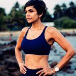 Mandira Bedi Instagram - It’s your run! Today is where your book begins. The rest is still #unwritten 💥👊🏽 Brand - @brooksrunningindia @kartikshah190189 Photographer- @portraitsbybalvindersingh Directed by- @kishh.t Styled by - @mandirabedi Hmua - @jui_themakeupartist managed by -@vasudhagroverr @pooja_chaube
