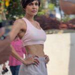 Mandira Bedi Instagram - I love what I get to do! So grateful ❤️❣️ Stay tuned! #bts #favouritebrand @kartikshah190189 @vasudhagroverr @jui_themakeupartist @kishh.t @portraitsbybalvindersingh