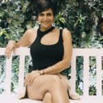 Mandira Bedi Instagram - There was No Escape from Alcaraz (!) 👊🏽✅ on Sunday night when @wimbledon invited me for a fun and fabulous screening of the Gentleman’s final, right here in Mumbai. 🎾❤️💥 The Nail-biting 5 setter was an absolute blast amongst friends and fabulous food 🙌🏽 Thank you @slicedbread.in @tanvishah91 ❤️🙌🏽 #AlwaysLikeNeverBefore #Wimbledon 🎾