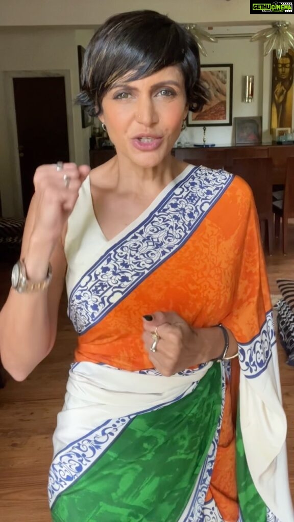 Mandira Bedi Instagram - This 15th August, our Independence Day, let us all hoist and the Indian flag Use the #HarGharTiranga and upload your selfies to www.harghartiranga.com Happy Independence Day. Jai hind! #AmruthMahotsav #HarGharTiranga