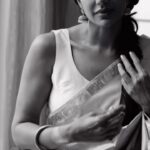 Mandira Bedi Instagram - Part 2. photographs with @rafique_sayed , @jui_themakeupartist and my long hair! It called for a little #aajjaanekizidnakaro ❤️